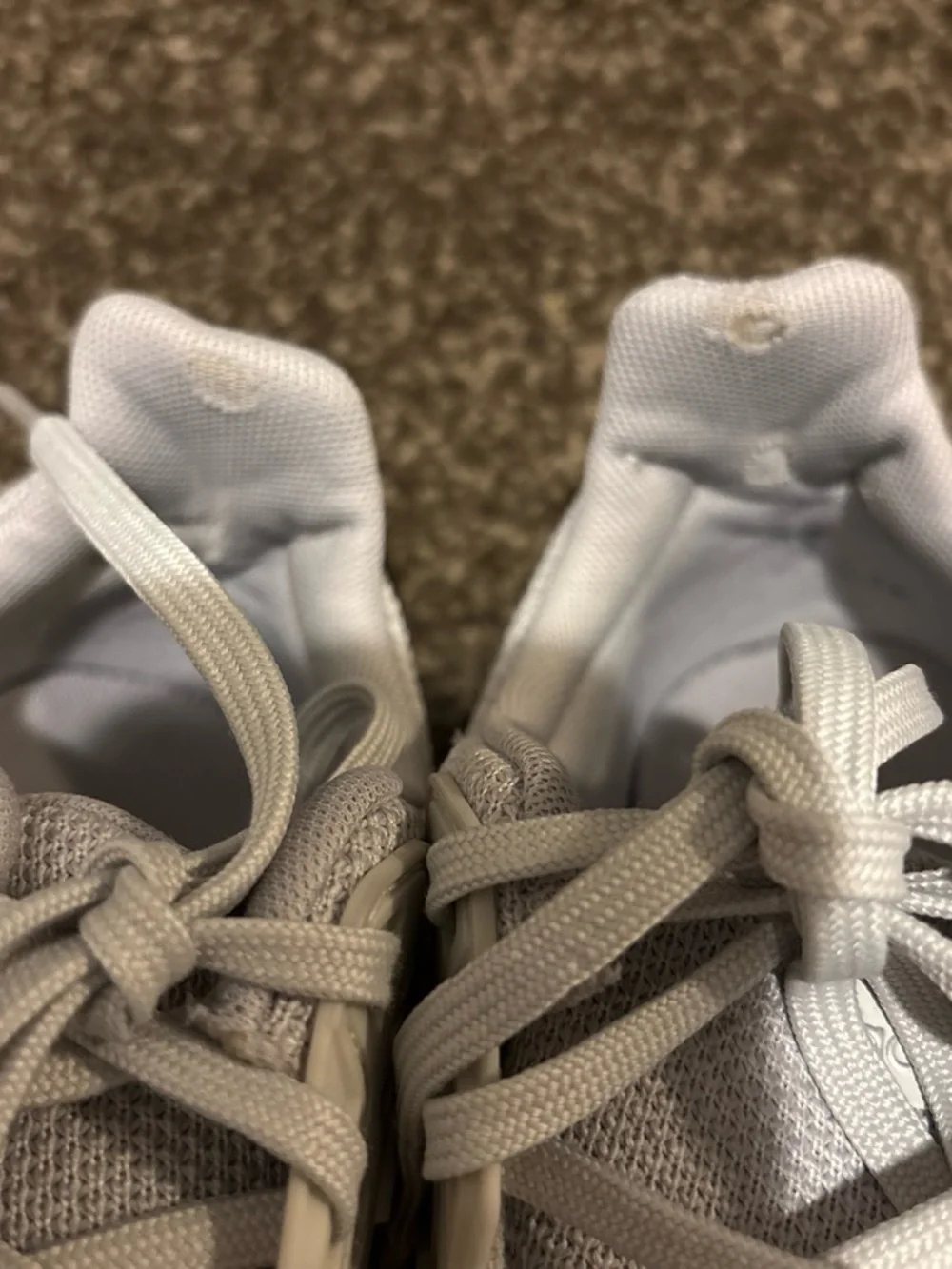 adidas Women's Size 7.5 Sneakers in Light Gray-GUC